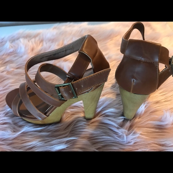 Mossimo  strappy tan high heel sandals - Picture 6 of 6